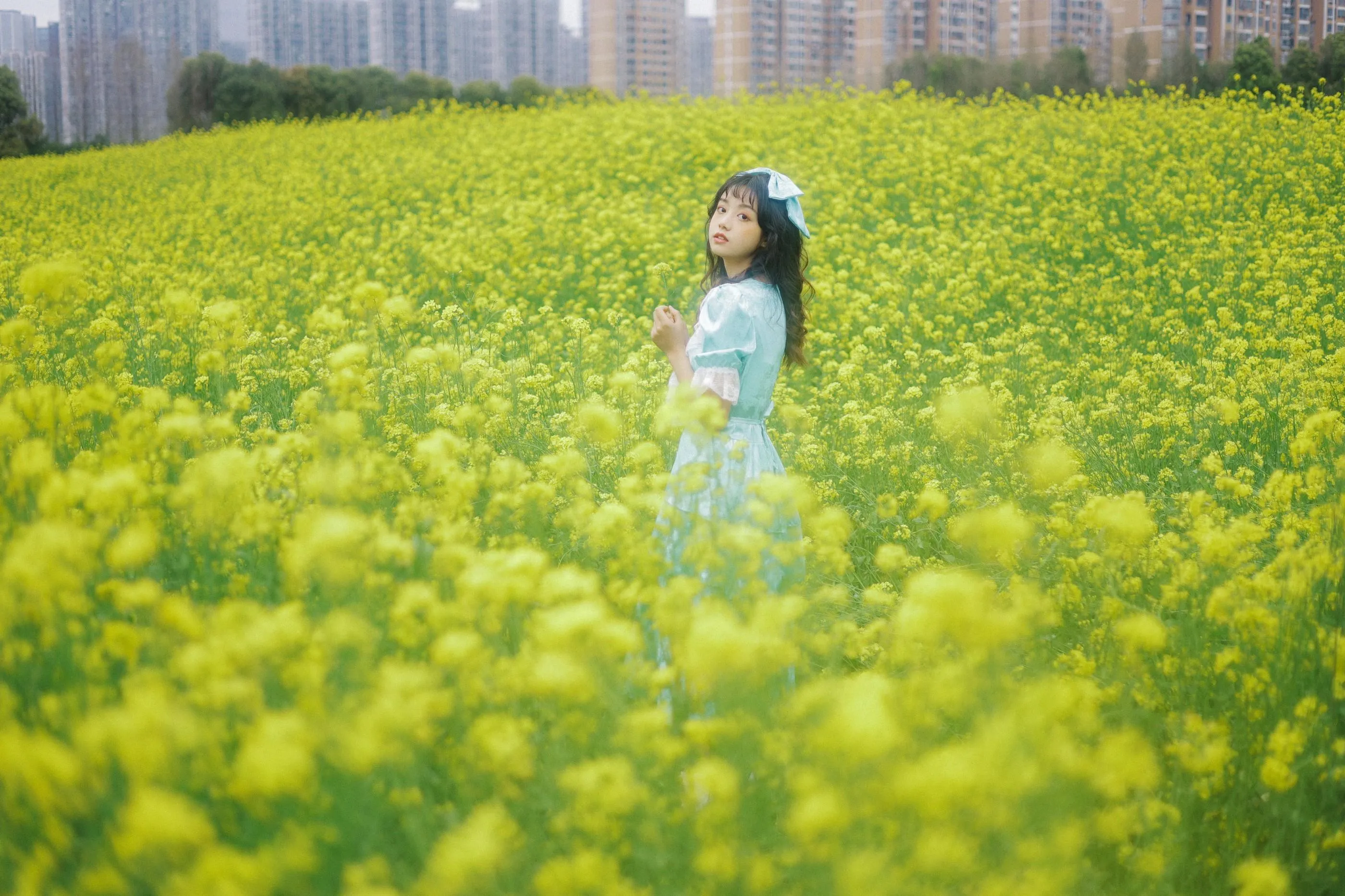 [艺图语] 2022.05.26 黄色花海 芊芊 [24P]插图5